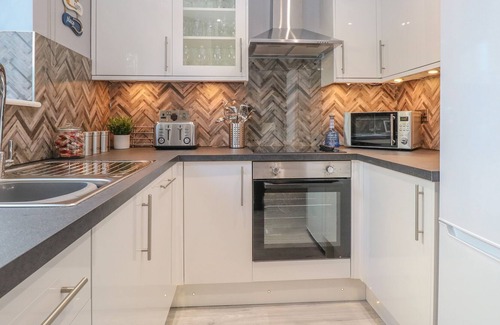 Caister-on-Sea Cottage | FISHERMAN'S COTTAGE, with a garden in Caister-On-Sea