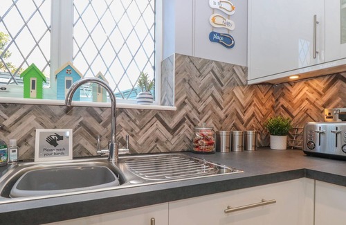 Caister-on-Sea Cottage | FISHERMAN'S COTTAGE, with a garden in Caister-On-Sea