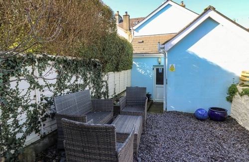 New Quay Cottage | FISHERMAN'S COTTAGE, pet friendly, with a garden in New Quay