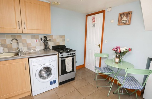Ventnor Cottage | FISHERMAN'S COTTAGE, pet friendly, with a garden in Ventnor
