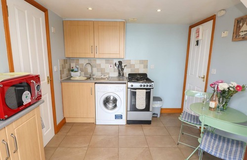 Ventnor Cottage | FISHERMAN'S COTTAGE, pet friendly, with a garden in Ventnor