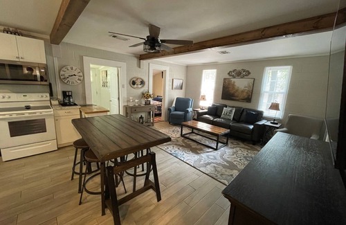 Wagoner Cabin | Fisherman's Flat Cozy 3-bedroom cabin short walk to water at Cypress Cove
