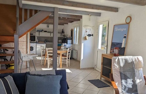 Plozevet House | Fisherman's House direct access to the sea from the garden