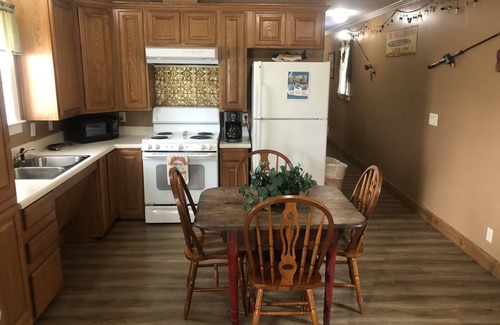 Langston Cabin | "Fisherman's Landing = Large Groups up to 30"