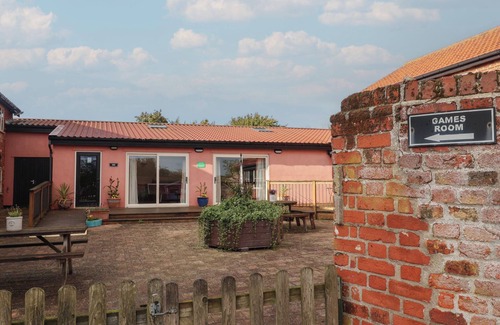 Ipswich Cottage | FISHERMAN'S REST, pet friendly, with a garden in Ipswich