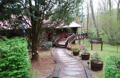 Hayesville House | Fisherman's Retreat Adirondack Chalet Log/4 Bdm/Pool Table/Partial accessibility