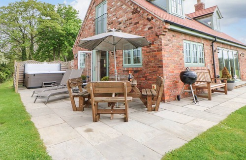 Darlington Cottage | FISHERMANS COTTAGE, with hot tub in Darlington