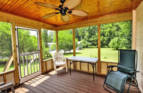 Groveoak House | Fishermans retreat at desirable Guntersville Mid Lake, Private boat ramp & dock