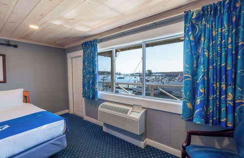 Boothbay Harbor Hotel | Fishermans Wharf Inn