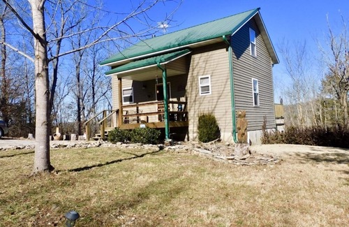 Cape Fair House | Fishermen and Family’s Lakeside Nature Retreat