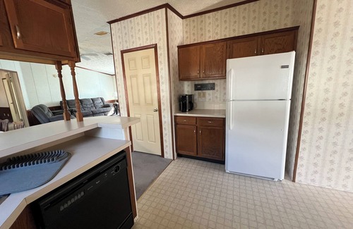 Summerton House | FISHERMEN-Nice 3-bedroom house with boat parking WiFi and AC in Summerton