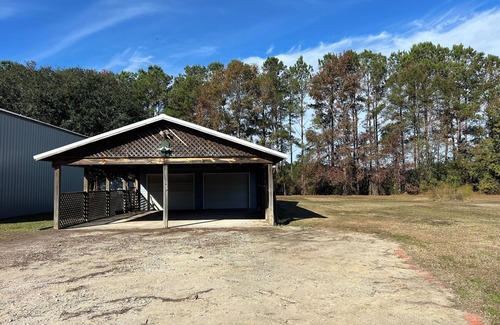 Summerton House | FISHERMEN-Nice 3-bedroom house with boat parking WiFi and AC in Summerton