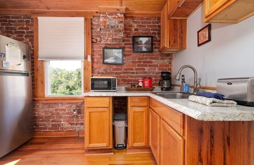 Bassett Condo | Fishing, Kayaking, Pet-friendly on the Smith River