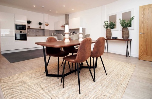 Hanham Apartment | Fishponds Flat 1 by Mia Living (2 bedroom apartment)