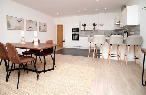 Hanham Apartment | Fishponds Flat 1 by Mia Living (2 bedroom apartment)