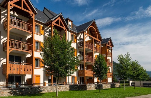 Saint-Mamet Apartment | Fitness, swimming pool, sauna, terrace, balcony, tv, ski locker, 60m², Luchon-Superbagnères