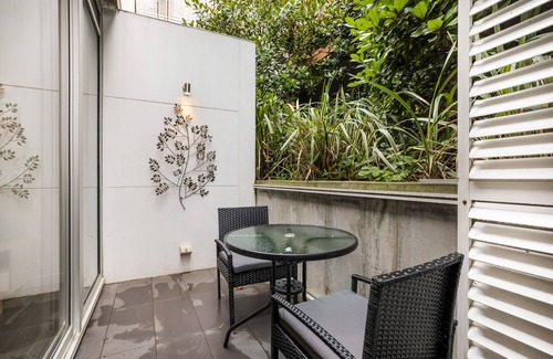 Fitzroy North Apartment | Fitzroy Hideaway Near Parks, Cafés & Parking