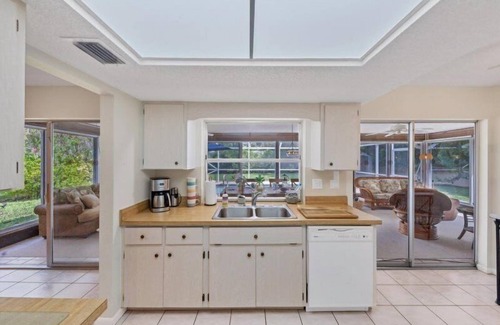 South Venice House | Five Beaches - walk to beach pool home