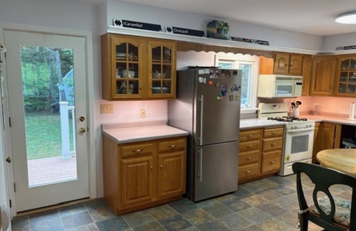 West Dover House | Five bedroom ski house .7 miles from Mount Snow, West Dover, VT. Hot tub.
