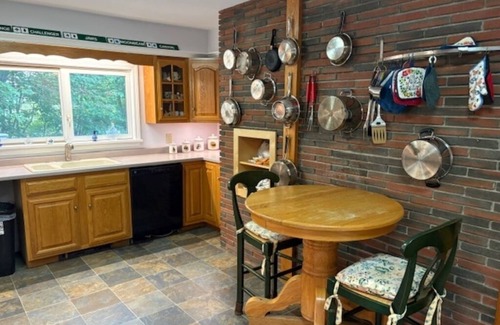 West Dover House | Five bedroom ski house .7 miles from Mount Snow, West Dover, VT. Hot tub.