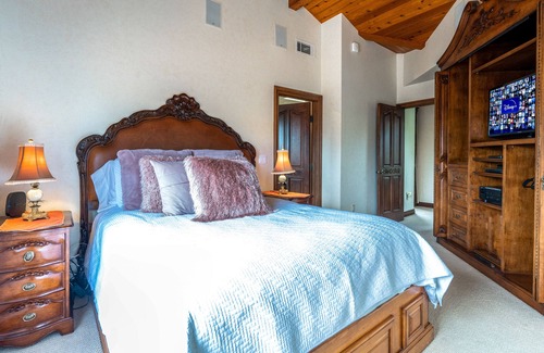 Leucadia House | Five Bedroom, Ultra Luxury Home, 4 Blocks to Beach, Two Large Master Suites