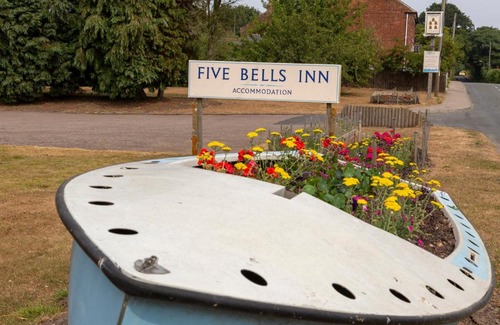 Wrentham Hotel | Five Bells Inn, Wrentham