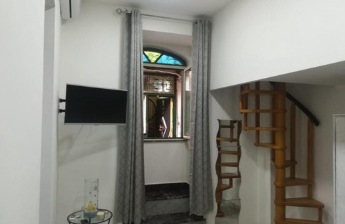 Naples City Centre House | Five house