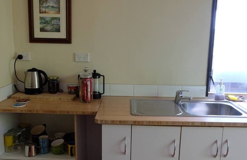 Paihia Apartment | Five minutes drive from Paihia central, beach, museum, shopping, dining.