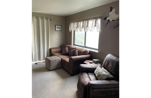 Pigeon Cottage | Five minutes from Caseville on the canal to the bay!