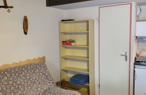 Premanon Apartment | Five minutes from skating rink, cross-country ski trails Duplex apartment