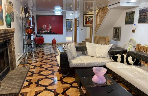 Fort Lee House | Five minutes walk to GWB/NYC -