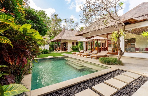 Jimbaran Bay Villa | Five minutes walk to Jimbaran beach - Four Bedrooms holiday home private pool