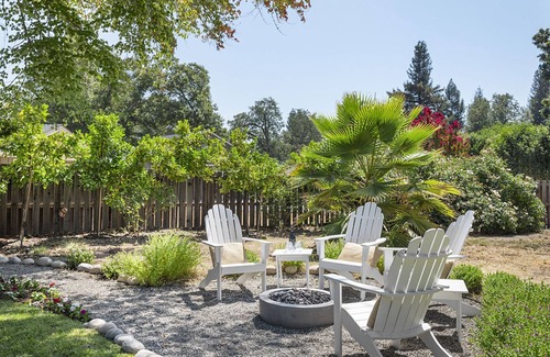 Forestville House | Five Oaks ~ Family Ranch House with Pool. Walk to Town