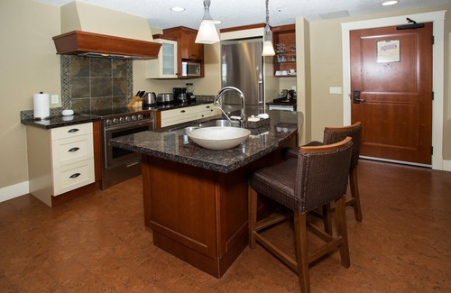 Canmore Condo | FIVE STAR RESORT AND SPA - PET FRIENDLY