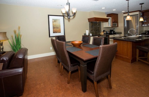 Canmore Condo | FIVE STAR RESORT AND SPA - PET FRIENDLY