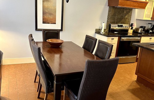 Canmore Condo | FIVE STAR RESORT AND SPA - PET FRIENDLY