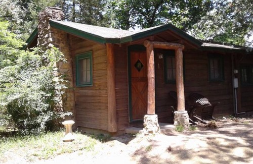 Hot Springs Cabin | FIVE POINTS~LAKE HAMILTON: Cabin#1 ~ 1BR w/2 Full Beds, Futon in LR, Full Kitchen, Breakfast "Fixins" Provided