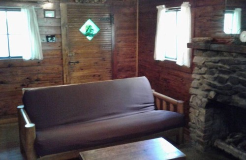 Hot Springs Cabin | FIVE POINTS~LAKE HAMILTON: Cabin#1 ~ 1BR w/2 Full Beds, Futon in LR, Full Kitchen, Breakfast "Fixins" Provided