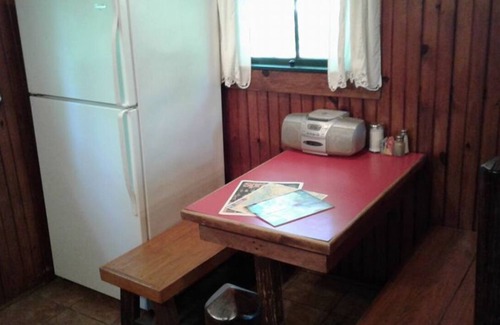 Hot Springs Cabin | FIVE POINTS~LAKE HAMILTON: Cabin#4 ~ 1BR w/Queen Bed, Futon in LR, Full Kitchen, Breakfast "Fixins" Provided, Jetted Tub