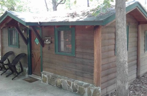 Hot Springs Cabin | FIVE POINTS~LAKE HAMILTON: Cabin#4 ~ 1BR w/Queen Bed, Futon in LR, Full Kitchen, Breakfast "Fixins" Provided, Jetted Tub