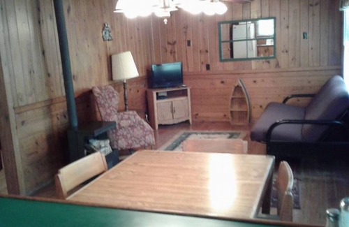 Hot Springs Cabin | FIVE POINTS~LAKE HAMILTON: Cabin#6 ~ 2BR w/Queen Beds, Futon in LR, Full Kitchen, Breakfast "Fixins" Provided, Great Lake View