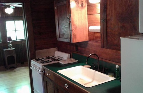 Hot Springs Cabin | FIVE POINTS~LAKE HAMILTON: Cabin#A ~ 1BR w/2 Queen Beds, Futon in LR, Full Kitchen, Breakfast "Fixins" Provided