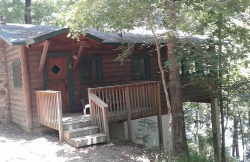 Hot Springs Cabin | FIVE POINTS~LAKE HAMILTON: Cabin#A ~ 1BR w/2 Queen Beds, Futon in LR, Full Kitchen, Breakfast "Fixins" Provided