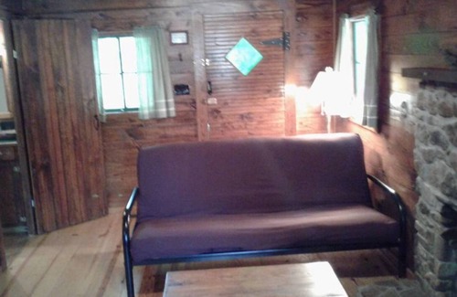 Hot Springs Cabin | FIVE POINTS~LAKE HAMILTON: Cabin#A ~ 1BR w/2 Queen Beds, Futon in LR, Full Kitchen, Breakfast "Fixins" Provided