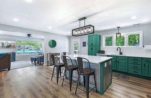 Camdenton House | FiveStar Homestead | Ozark Waterfront Living for 8 w/Private Dock!
