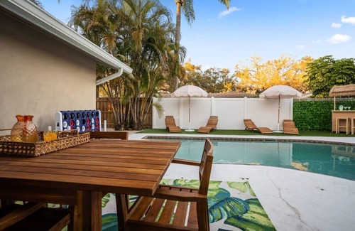 Del Prado House | FL Paradise! Heated Pool~ Fire Pit~ Game Room