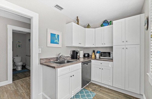 Flagler Beach Cottage | Flagler Beach Seaside 2-bedroom cottage with Wi-Fi, AC in quaint Flagler Beach