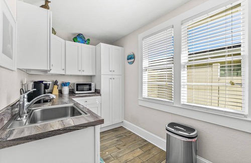 Flagler Beach Cottage | Flagler Beach Seaside 2-bedroom cottage with Wi-Fi, AC in quaint Flagler Beach