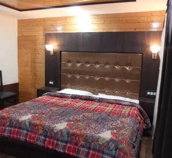 Srinagar Hotel | Flagship Hotel Royal Park