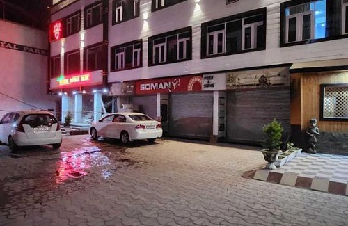 Srinagar Hotel | Flagship Hotel Royal Park